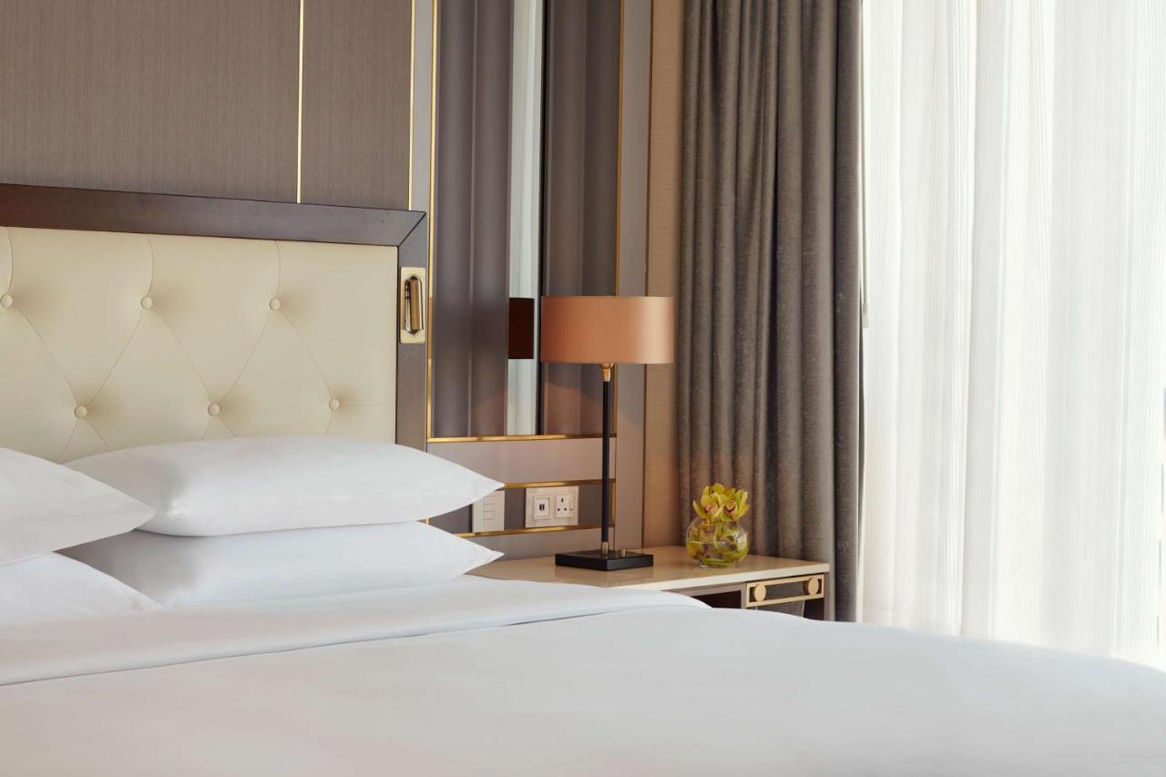 Grand Hyatt Al Khobar Hotel And Residences Ngoại thất bức ảnh A bedroom at the hotel